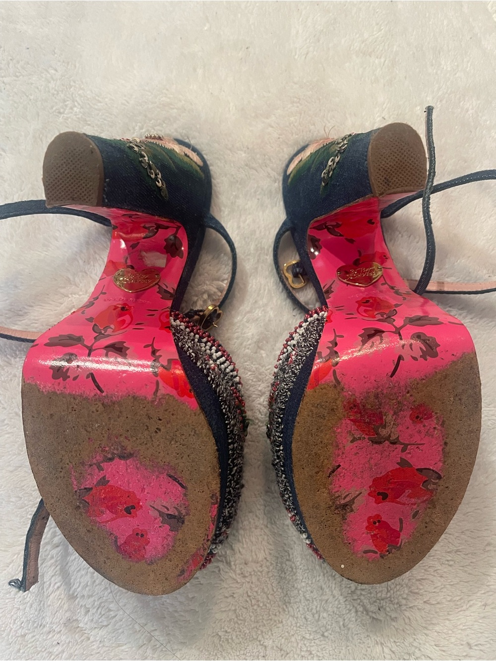 Vintage Betsey Johnson. Denim and beaded peep-toe platform. - Picture 5 of 9